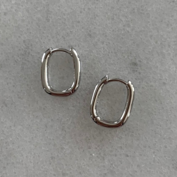 Sterling Silver Crystal Oval Hoop Huggie Earrings Brand New - Picture 1 of 4